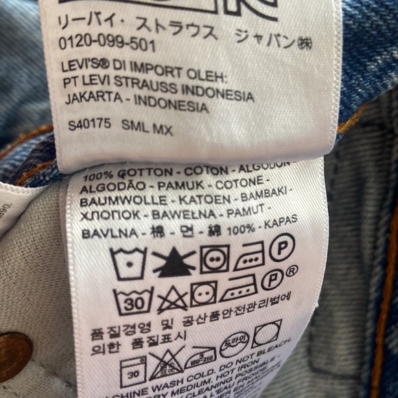 Levi’s High Rise Denim Shorts - Picture 9 of 9